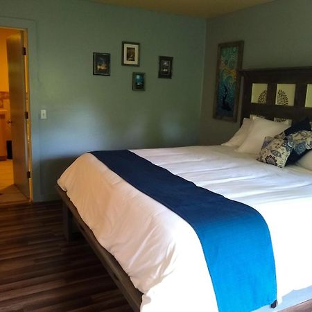 Red Leaf River Inn Уэйнсвилл Экстерьер фото
