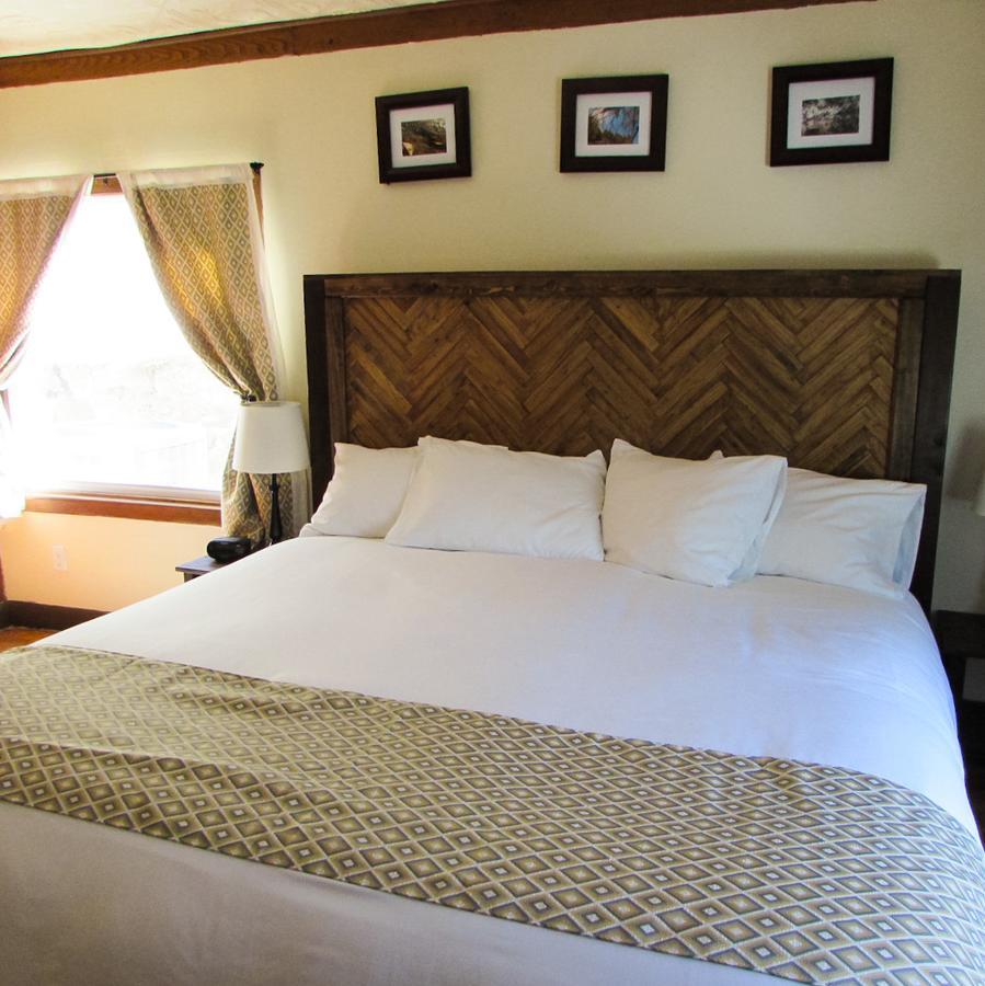 Red Leaf River Inn Уэйнсвилл Экстерьер фото