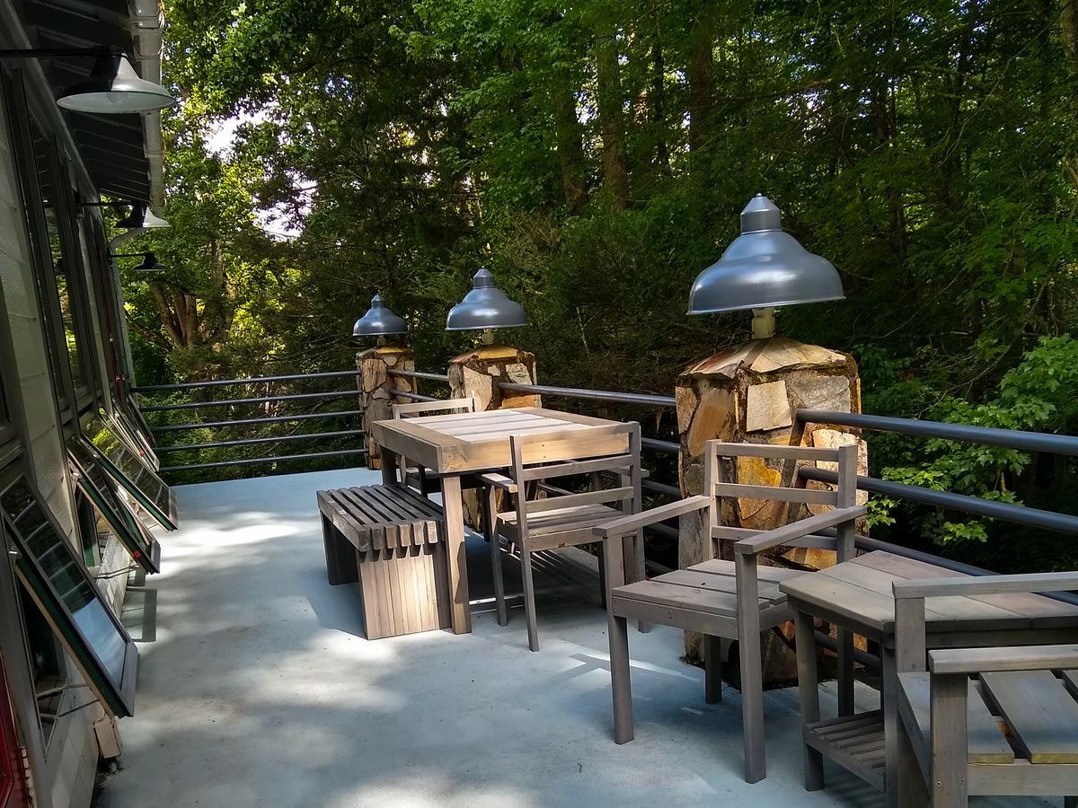 Red Leaf River Inn Уэйнсвилл Экстерьер фото